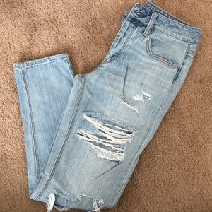 Distressed Boyfriend denim jeans